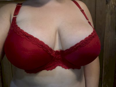 red lace bra