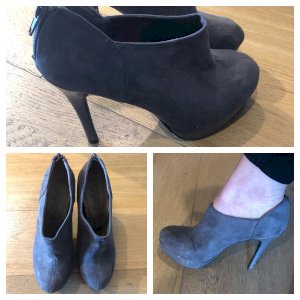 Well worn size 4 stiletto heels