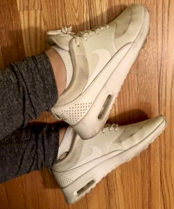 USED NIKE SNEAKERS
